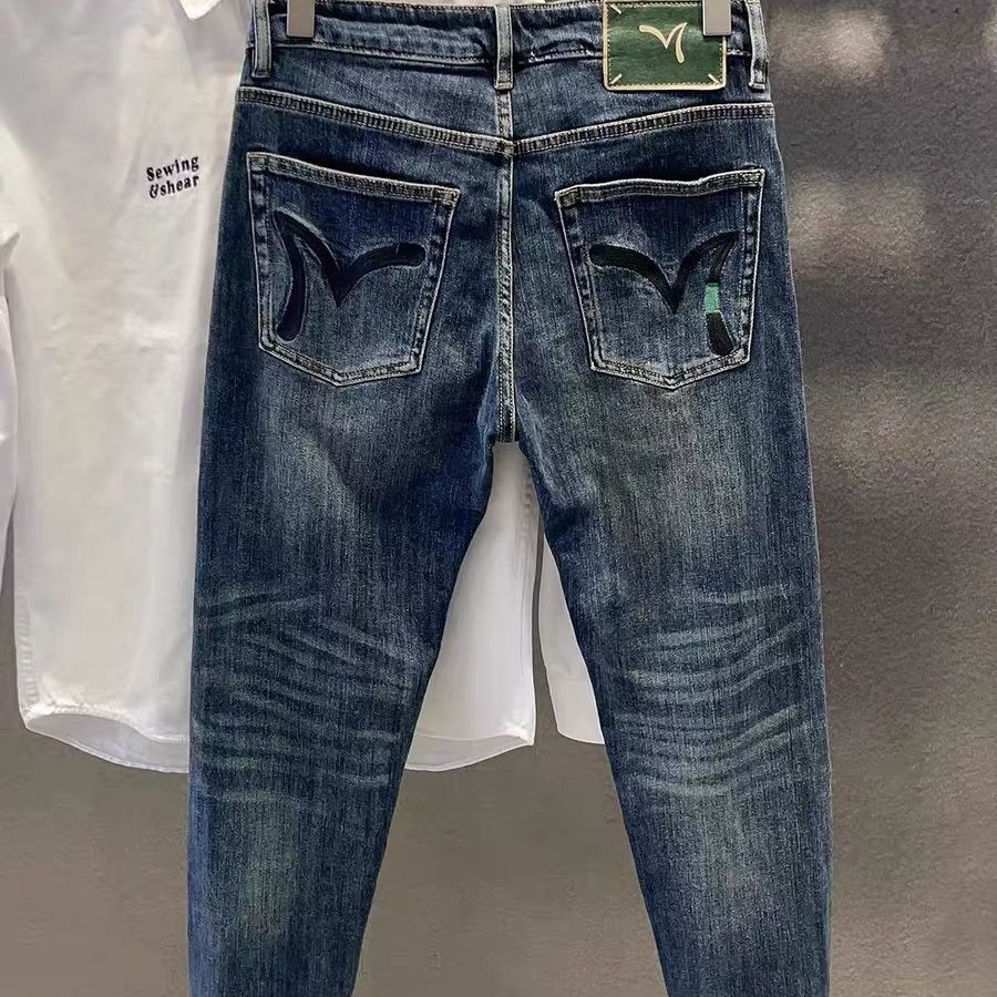 Embroidery On Jeans - กางเกงยีนส์ผู้ชายสไตล์เรโทร คอลเลคชั่นฤดูใบไม้ผลิและฤดูร้อน 2025 รุ่นใหม่ ปักลายคุณภาพสูง ทรงขาตรงเล็ก