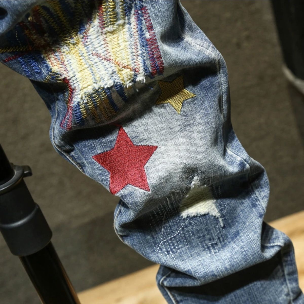 กางเกงยีนส์ปักลายขาดสไตล์อเมริ - Embroidery On Jeans บทวิจารณ์และราคา