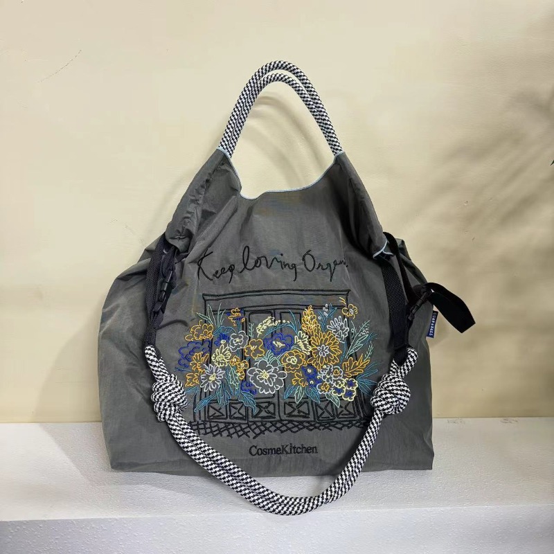 กระเป๋าสะพายไนลอนขนาดใหญ่ ป้อง - Embroidery Paper บทวิจารณ์และราคา